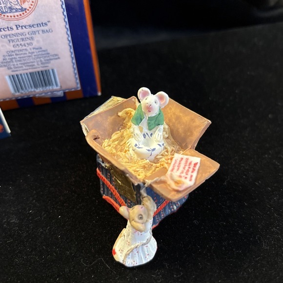 Enesco Secrets Presents Figurine Pennywhistle Lane Mice Gift Bag 655430 Vintage - Picture 2 of 9